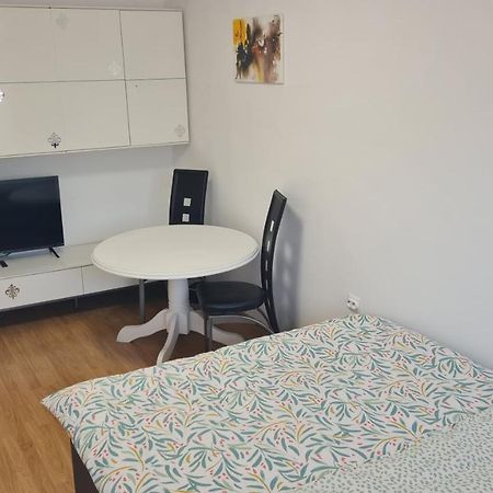 Studio Chic Symphony Parcare Privata Arad Exterior foto