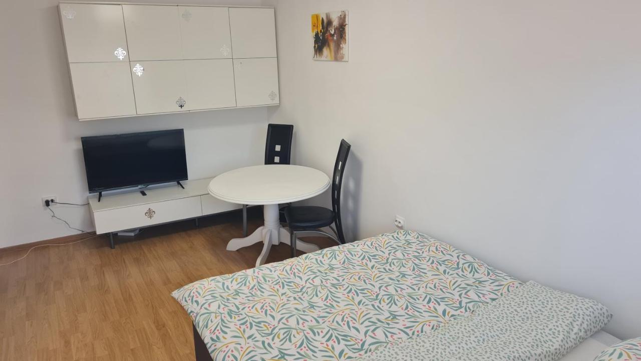 Studio Chic Symphony Parcare Privata Arad Exterior foto
